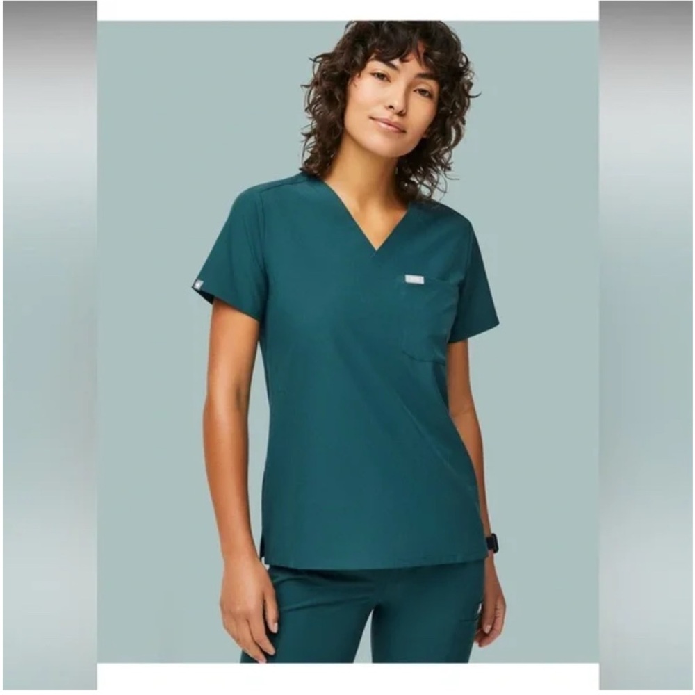 FIGS brand new with tags set of Caribbean blue FIONLITE scrubs